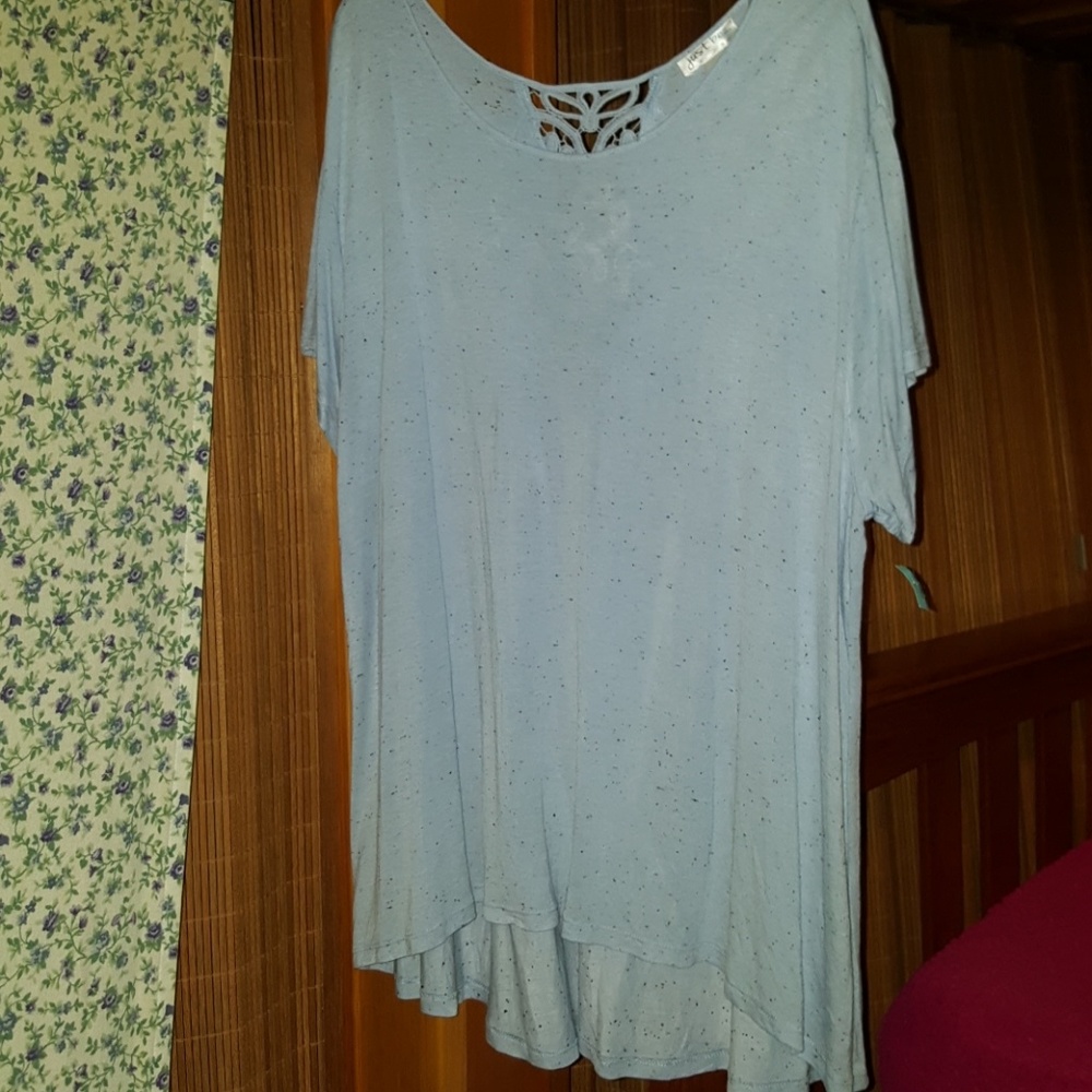 *NWT* Crochet Back Tee
