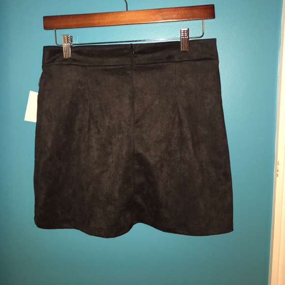 Edgy mini skirt - Picture 2 of 3