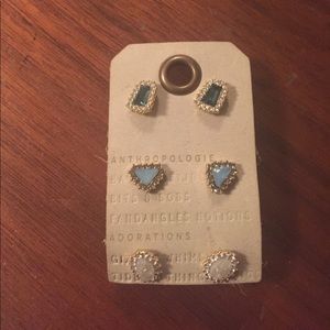 Post earrings Post earrings