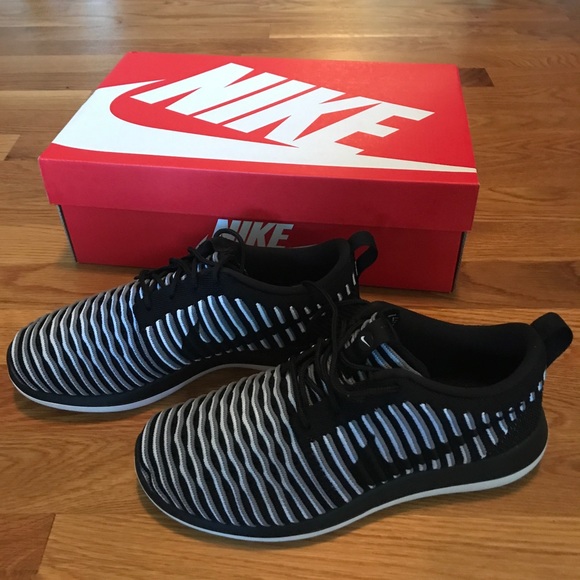 NEW Women's Nike Roshe Two Flyknit - Picture 2 of 8