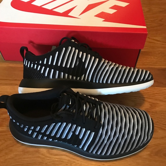 NEW Women's Nike Roshe Two Flyknit - Picture 3 of 8