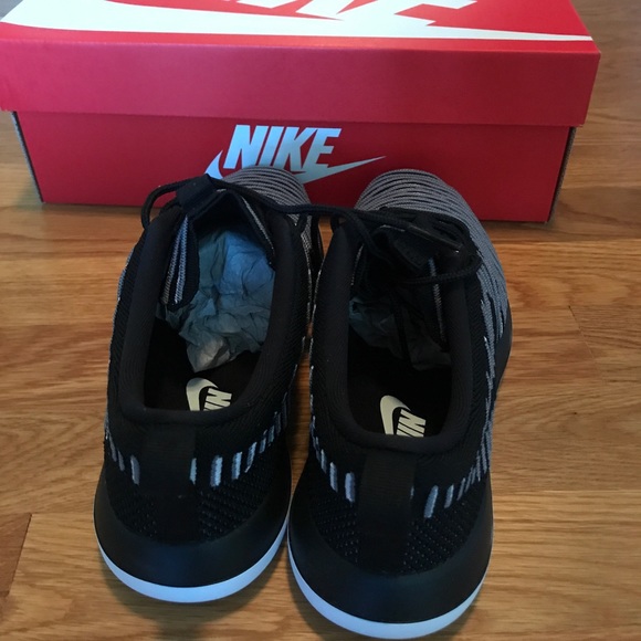 NEW Women's Nike Roshe Two Flyknit - Picture 5 of 8