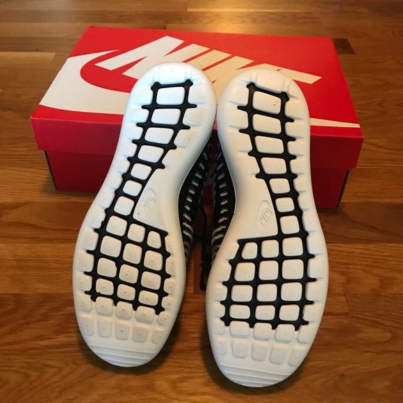 NEW Women's Nike Roshe Two Flyknit - Picture 6 of 8