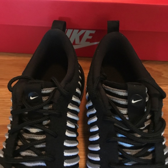 NEW Women's Nike Roshe Two Flyknit - Picture 7 of 8