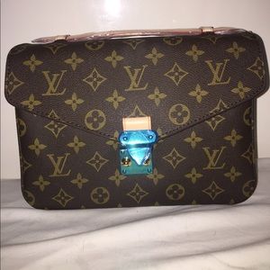LOUIS VUITTON POCHETTE MÉTIS LOUIS VUITTON POCHETTE MÉTIS