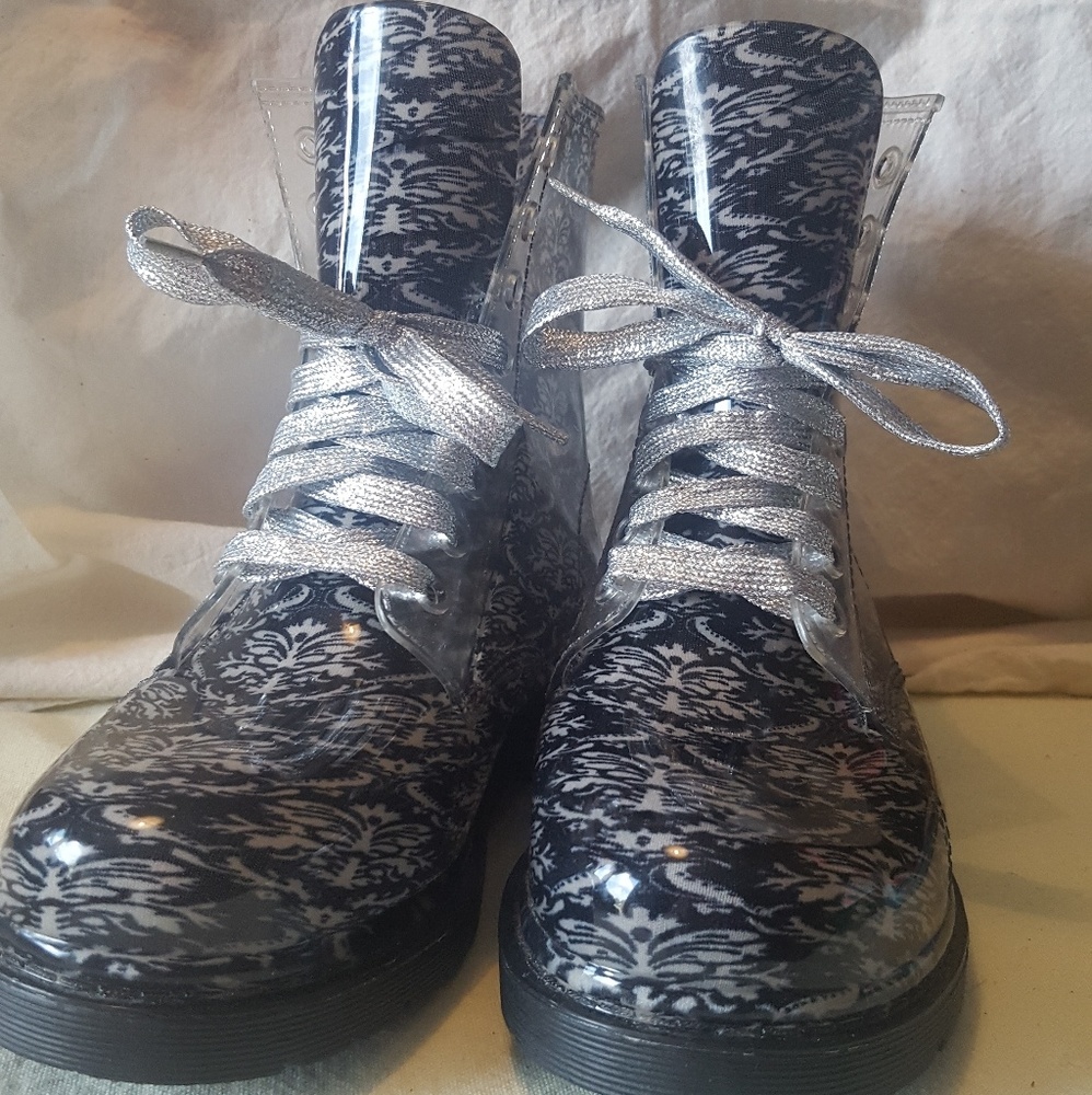 NWOT Cute Rain Boots