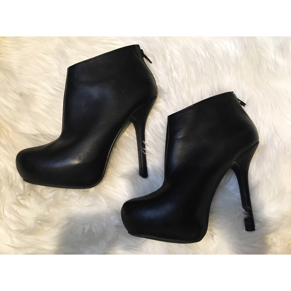XXI Forever 21 little black booties. Worn 2x.
