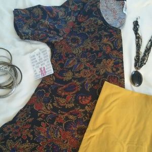 Lularoe Outfit M Perfect and OS Leggings