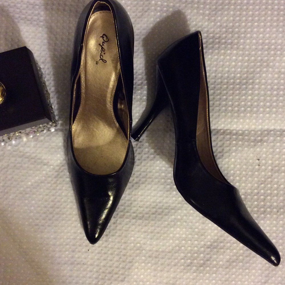 Quips Black Pump Heels