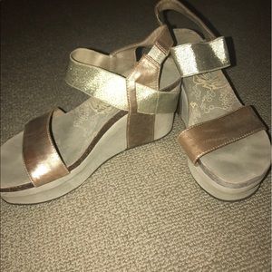 OTBT metallic wedges. Lightly worn!