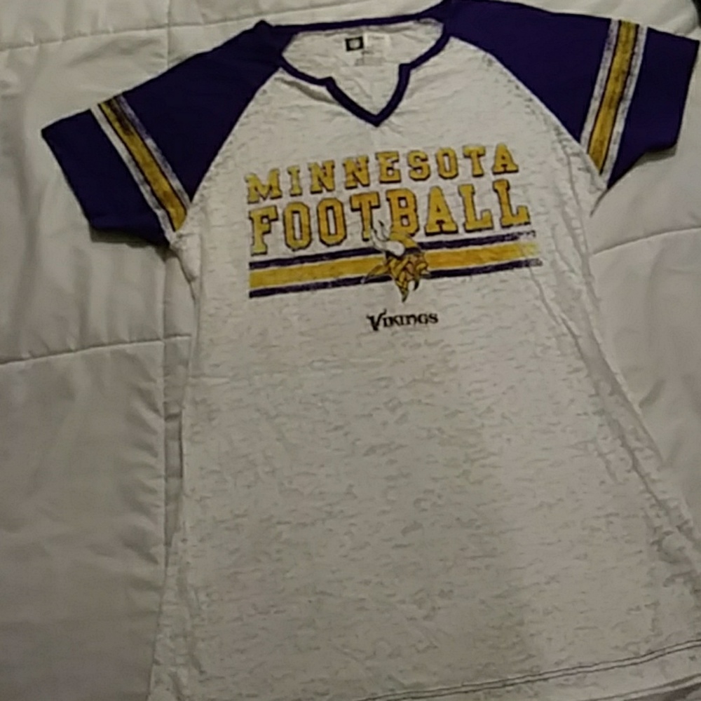 NEW women's Vikings NFL t shirt