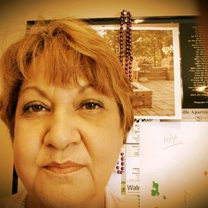 Meet your Posher, Lois