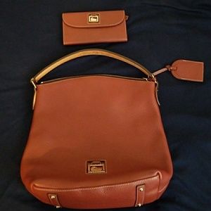👜Dooney & Bourke Bag w/matching wallet 👜 👜Dooney & Bourke Bag w/matching wallet 👜