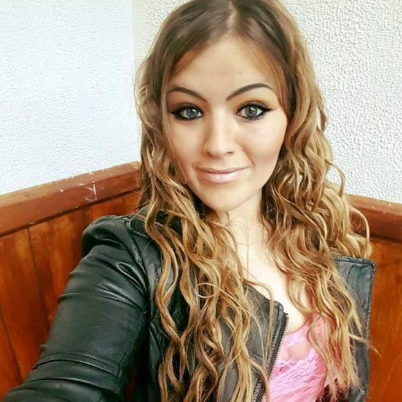 Meet your Posher, Nicole - Picture 1 of 1