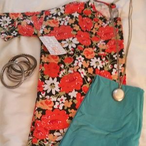 Lularoe Outfit XS Irma and OS Leggings