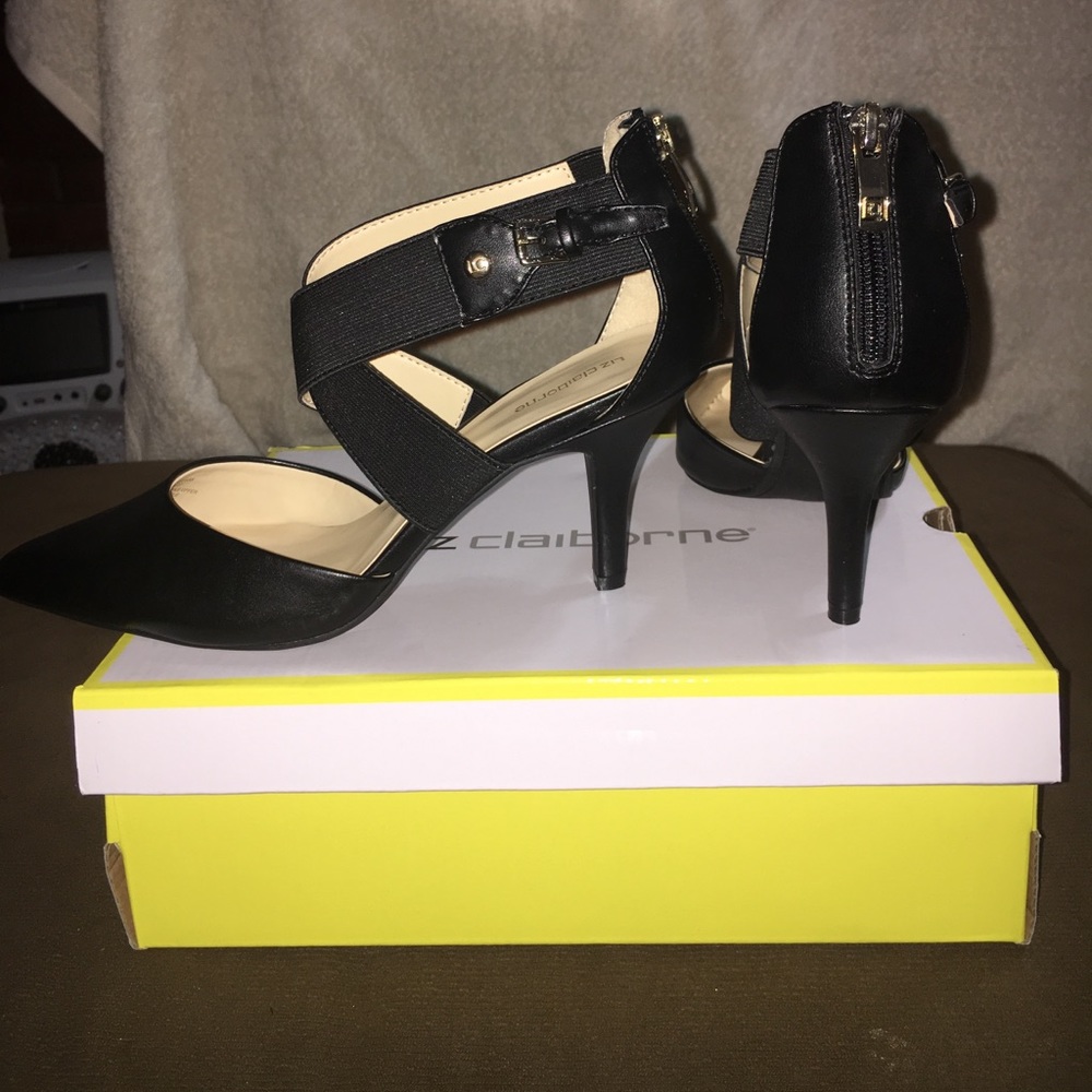 Liz Claiborne pointed toe, 3" heel shoe