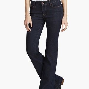 Lucky Brand Mid Rise Flare Jeans 2/26👖