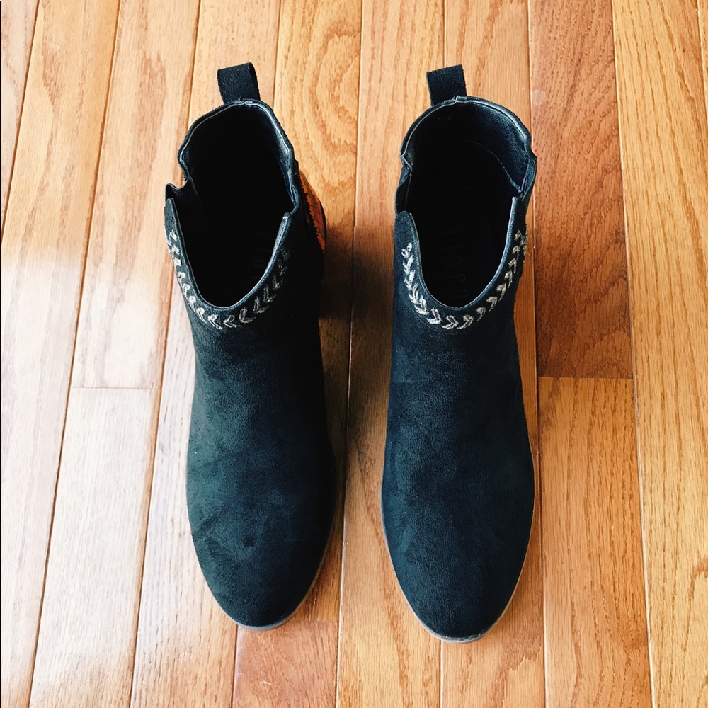 Back In Stock! Embroidered Booties - Picture 5 of 7
