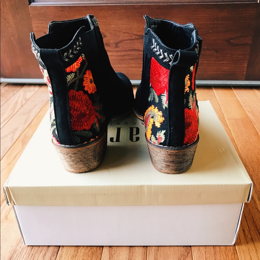 Back In Stock! Embroidered Booties - Picture 4 of 7