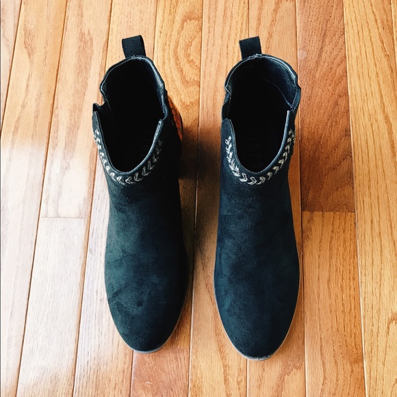 Back In Stock! Embroidered Booties - Picture 5 of 7