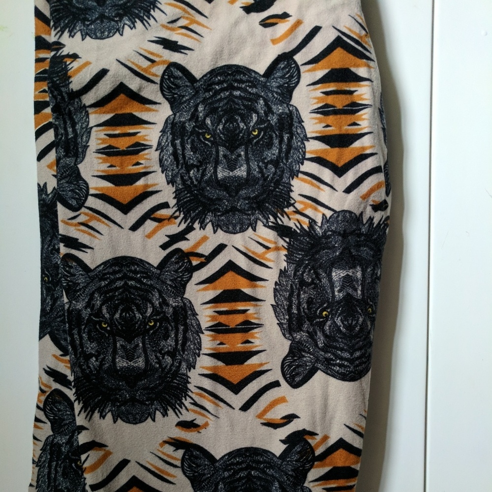 *RARE* LuLaRoe OS TIGER Leggings!!!!