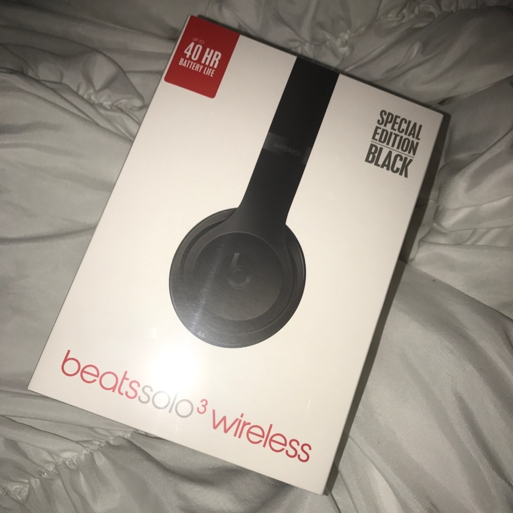 Brand new Beatssolo 3 wireless headphones