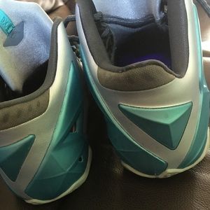Lebron 11 gamma blue Size 9.5 Nike mint condition