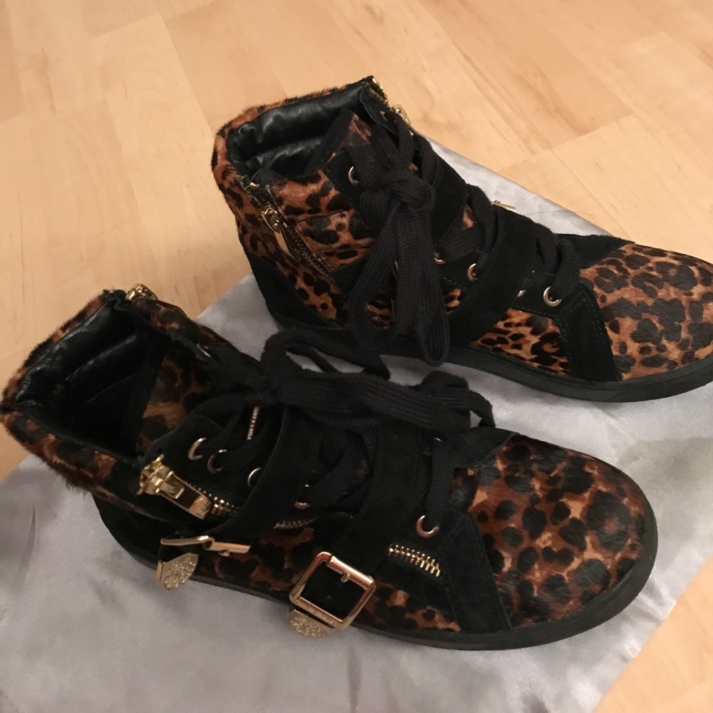 VINCE CAMUTO Sneakers