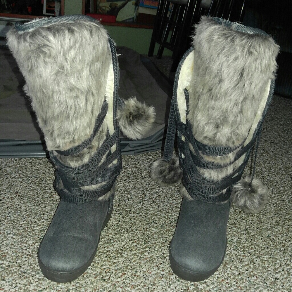Fashionable snow boots