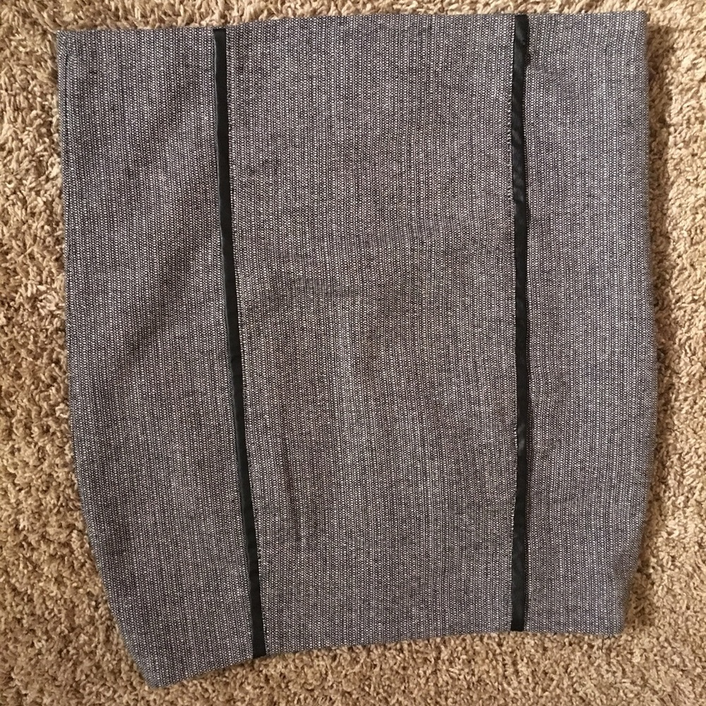 🎈CYNTHIA ROWLEY size 8 wool blend skirt