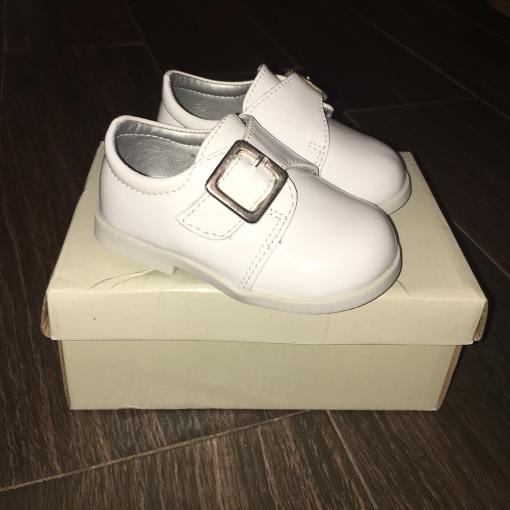New! Never worn! Gorgeous white baby shoes!