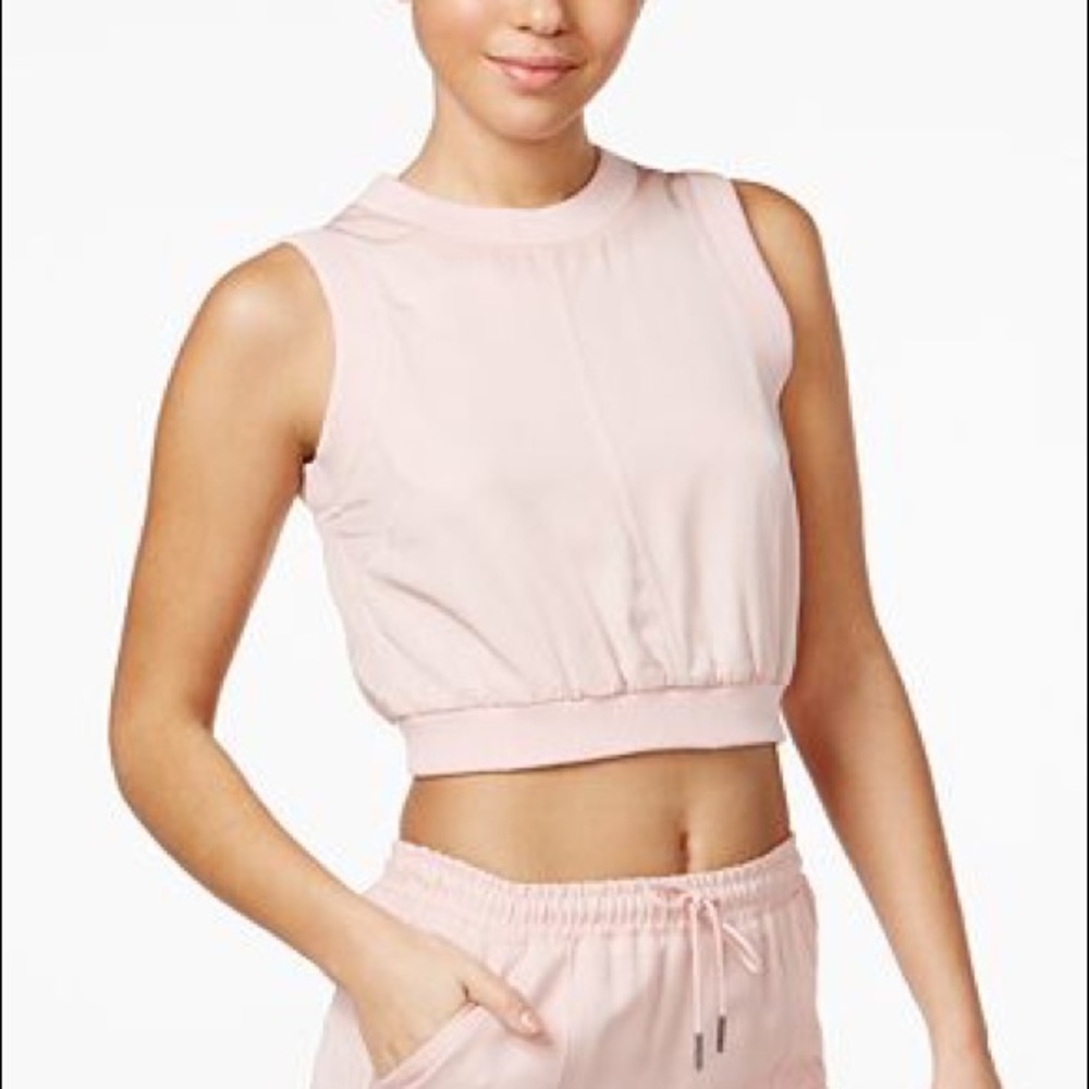 💕The Edit By Seventeen pleated crop top.💕