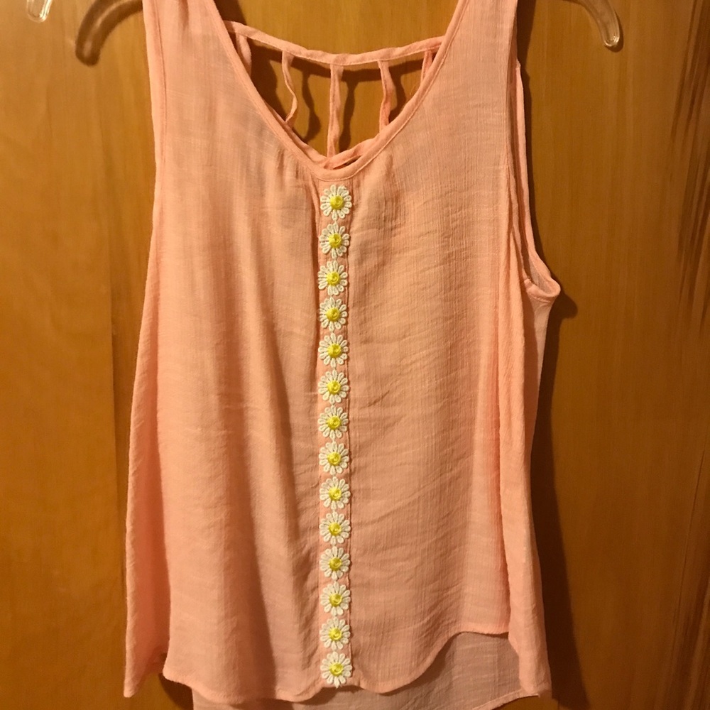 Very cute and trendy sunflower top!