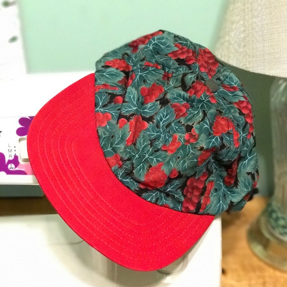 Strap back - Picture 2 of 2