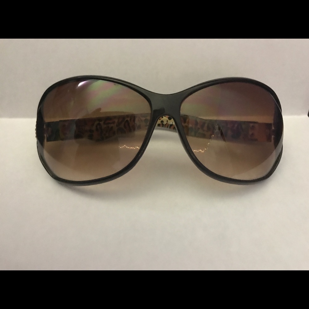 🌟BROWN SUNGLASSES WITH GOLD DETAILS🌟