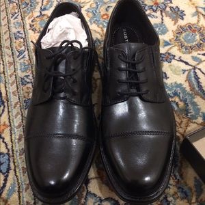 Men's leather dress shoes Bostonian lites