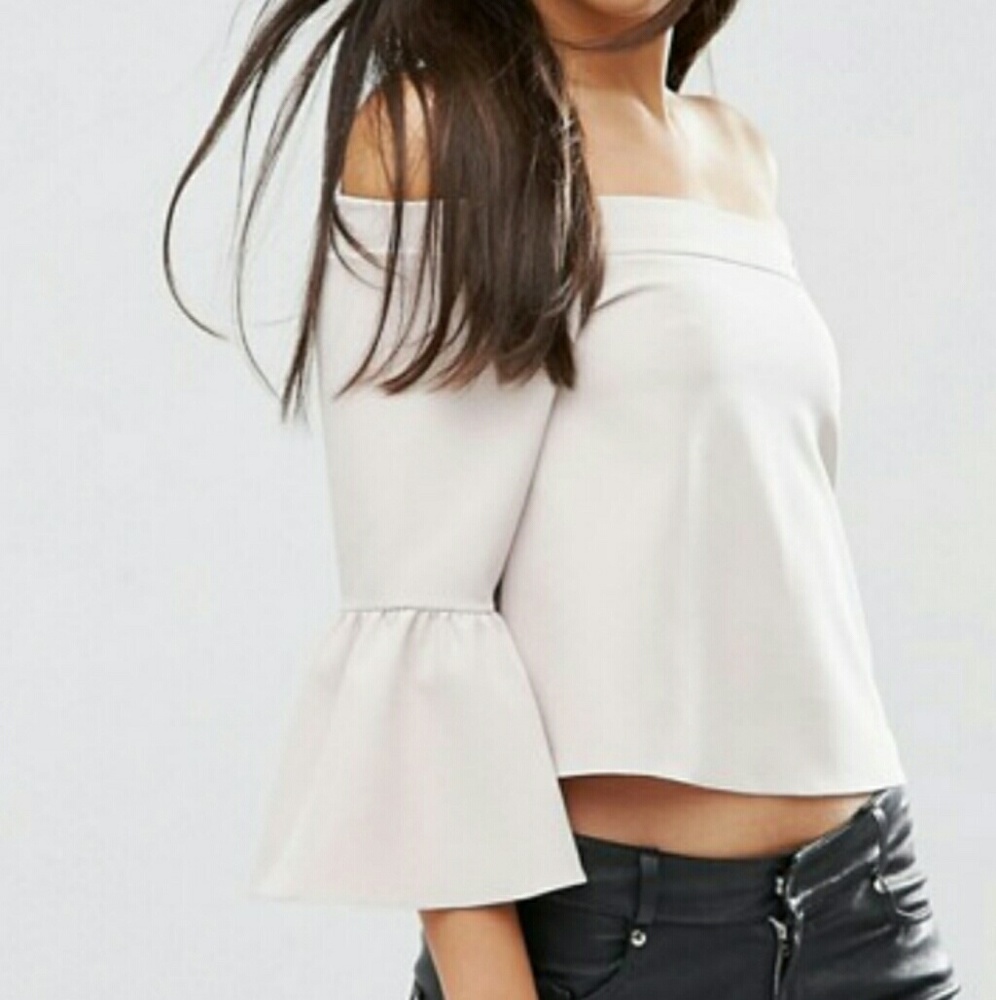 Off the shoulder crop top XS