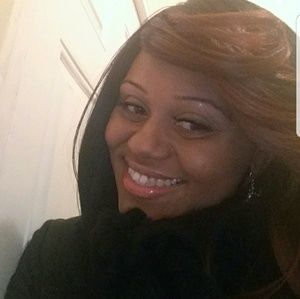 Meet your Posher, Carmenia