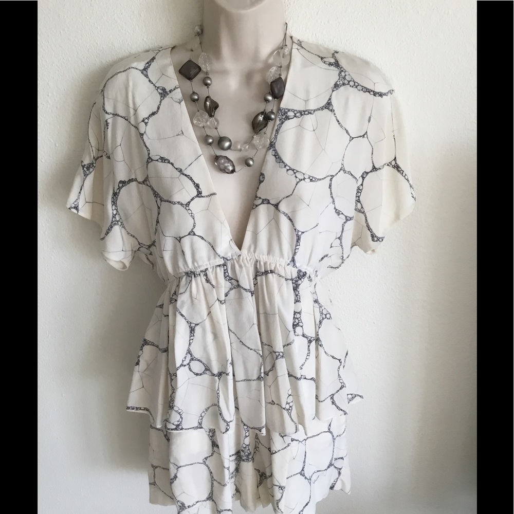 🎉Host Pick!🎉NWT Stunning Romper!