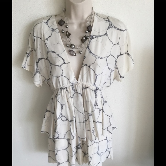 🎉Host Pick!🎉NWT Stunning Romper!