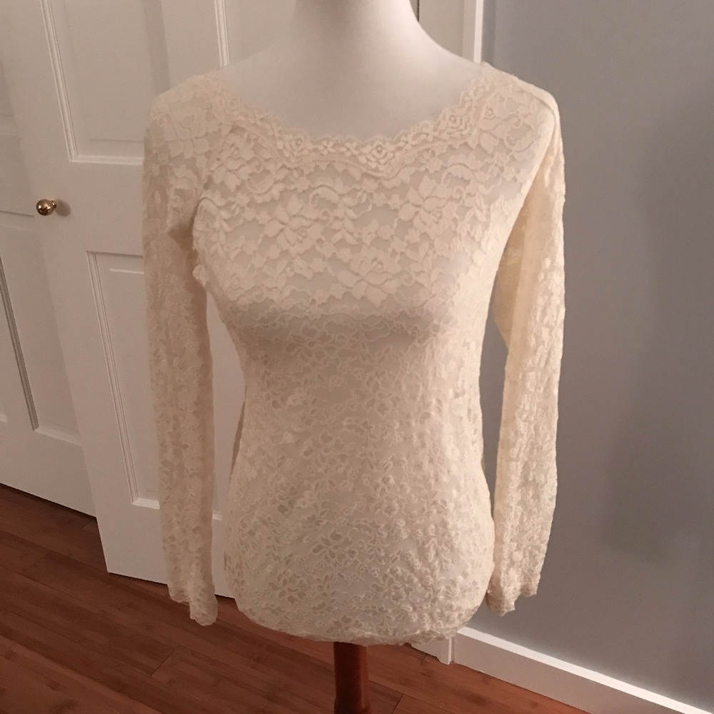 Sheer lace top : off-white