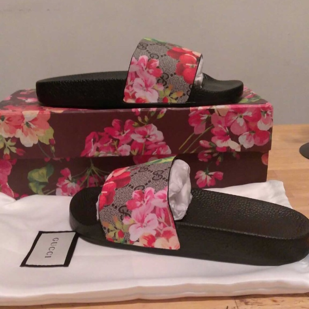 Gucci bloom slides