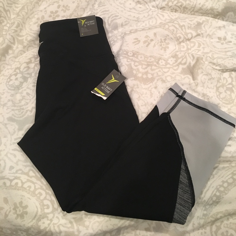NWT old navy active go-dry compression crop pant