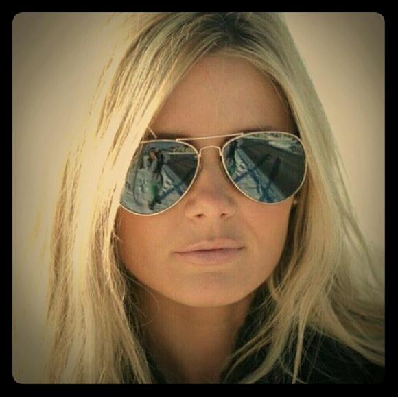 Meet your Posher, Christina - Picture 2 of 2