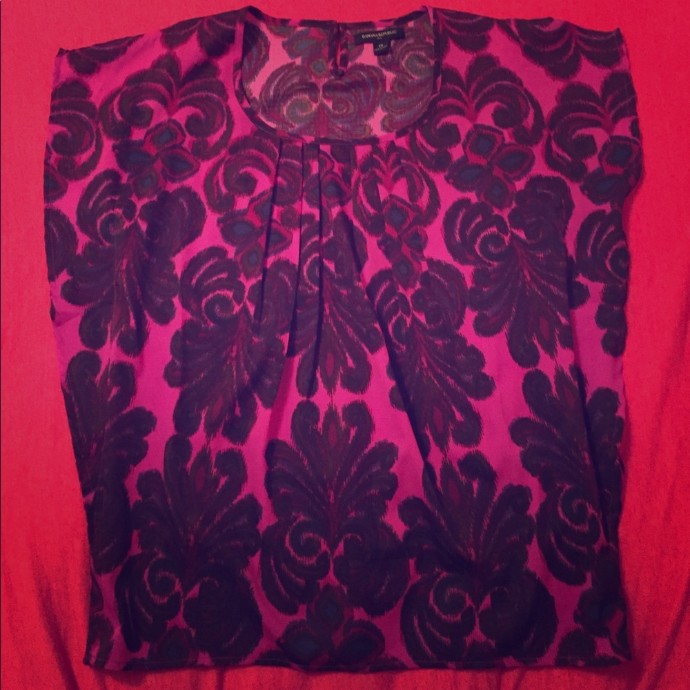 Banana republic top in beautiful colored print