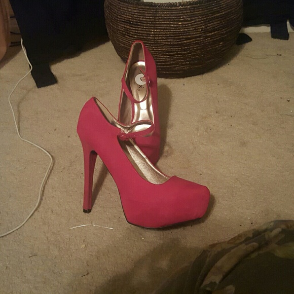 Sold*******Pumps - Picture 2 of 3