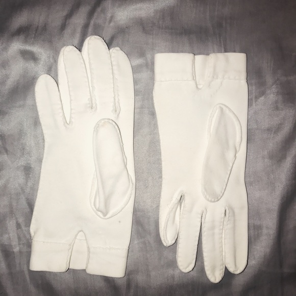 White embroidered gloves - Picture 3 of 4