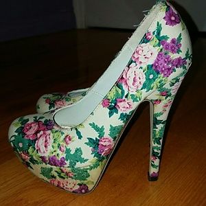 Forever 21 Floral Pumps Forever 21 Floral Pumps