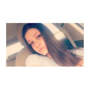 Meet your Posher, Caitlin