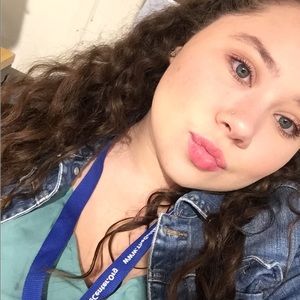 Meet your Posher, Daniela